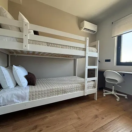 Grey 2 Apartment *