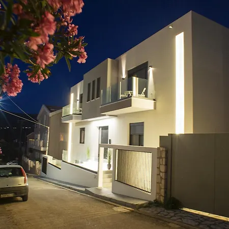 Grey 2 Apartment *